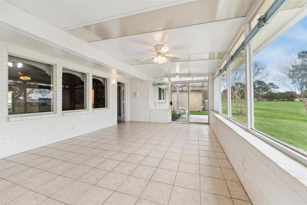 Another view of the sunroom.