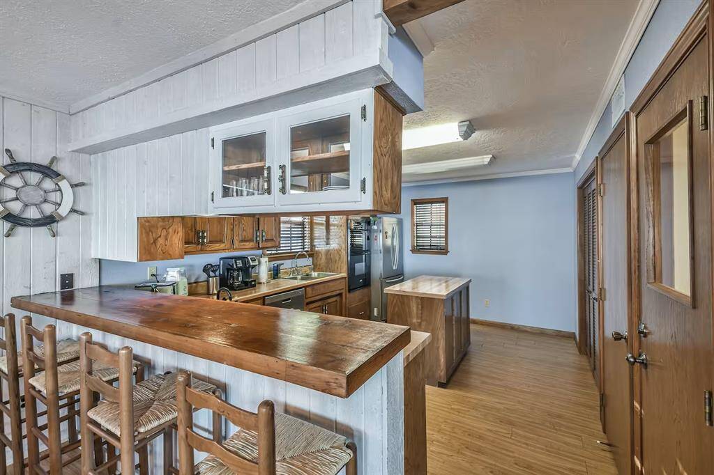 Super spacious kitchen lots of counter top and cabinet space.  Perfect.