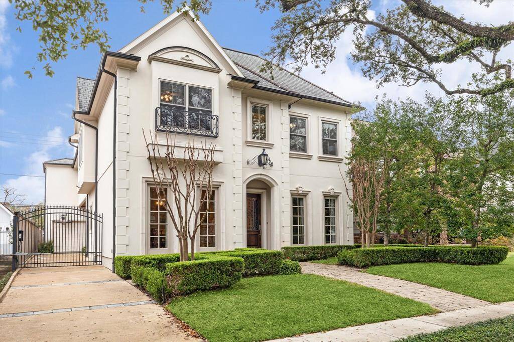 Gorgeous Stonehenge-built home with high-end finishes and workmanship throughout.