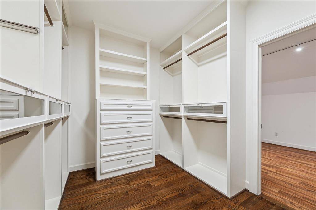 Second primary suite closet.