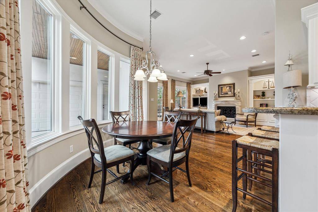 Light-filled breakfast room.