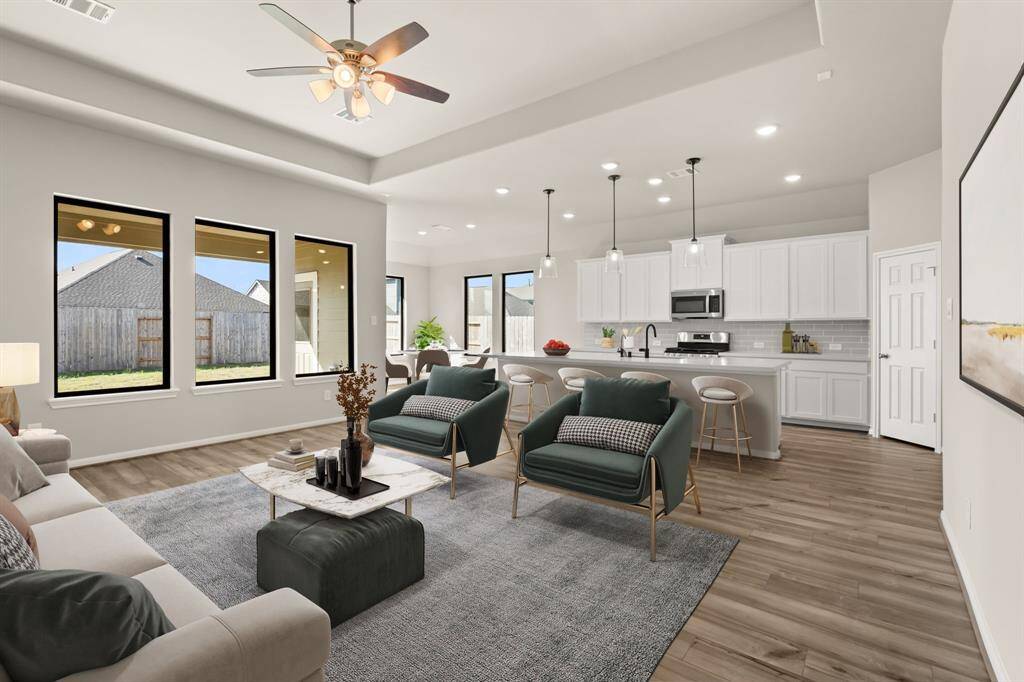 note: Sample product photo. Actual exterior and interior selections may vary by homesite.