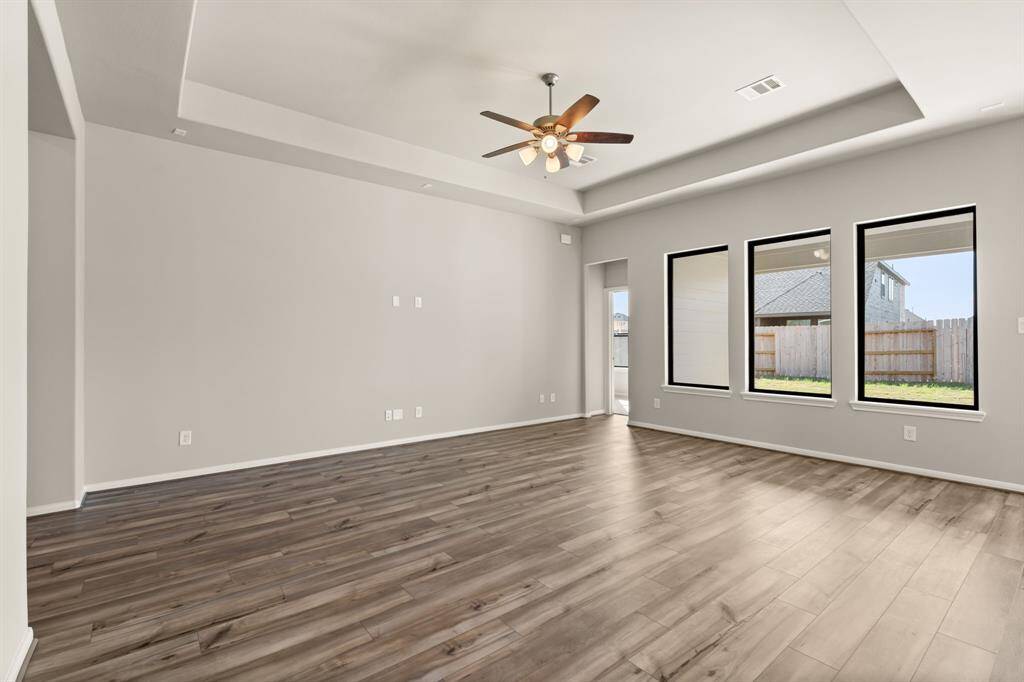 note: Sample product photo. Actual exterior and interior selections may vary by homesite.