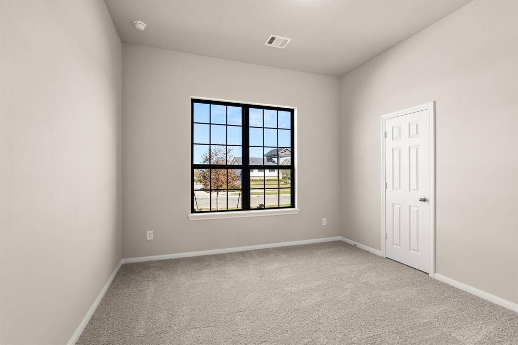 note: Sample product photo. Actual exterior and interior selections may vary by homesite.