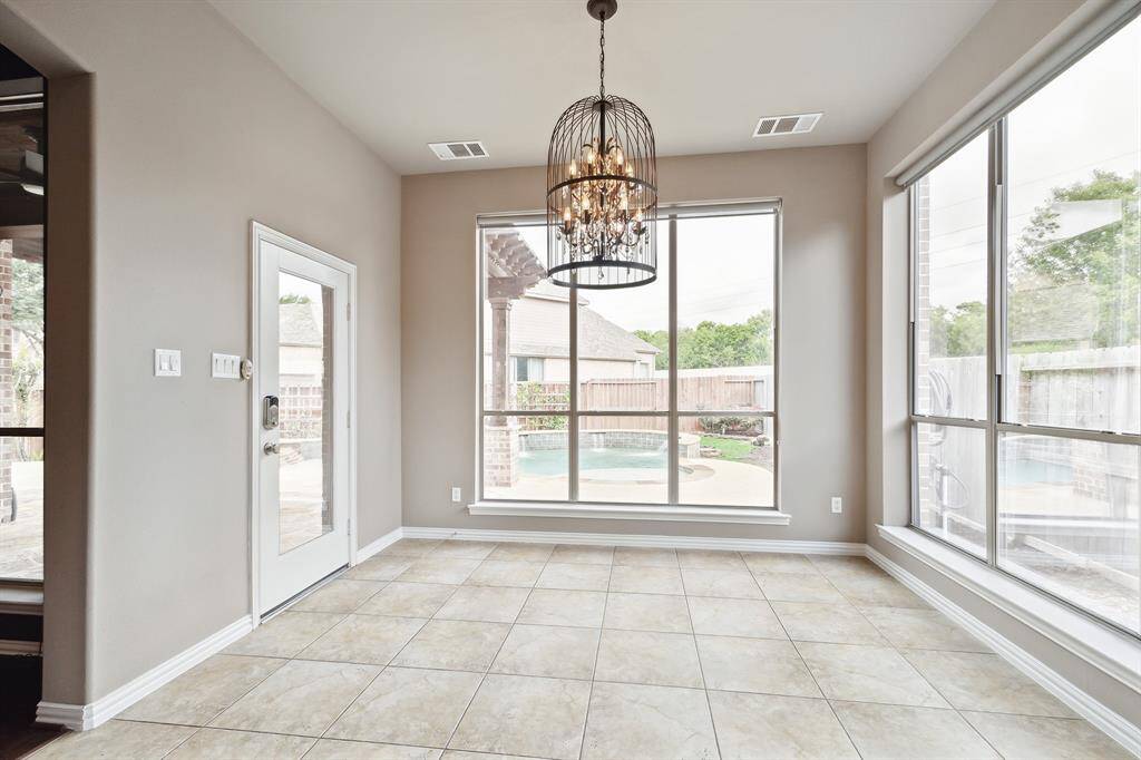 Large Breakfast Room.