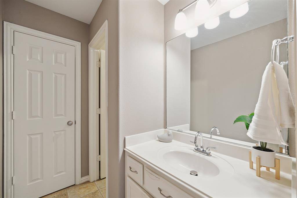 Vanity on other side of Hollywood Bath.
