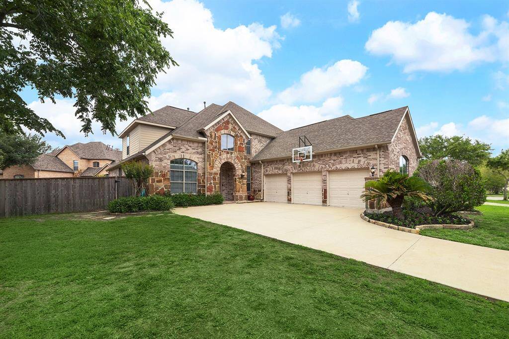 A huge side by side 3 car garage has room for all your vehicles and still parking space on the driveway.
