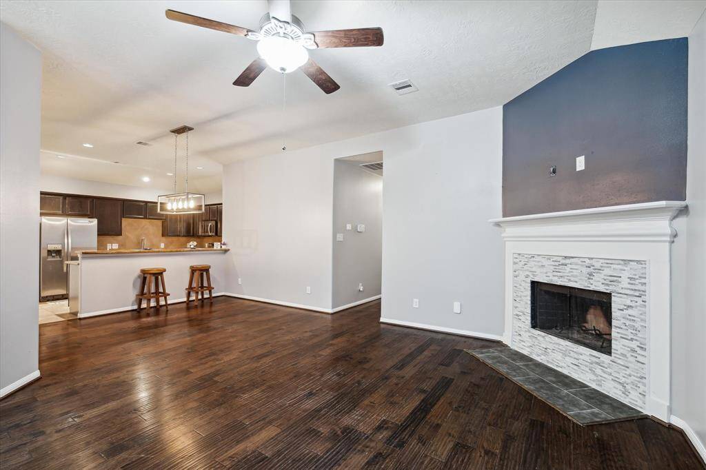 Nice spacious area for a formal dining.