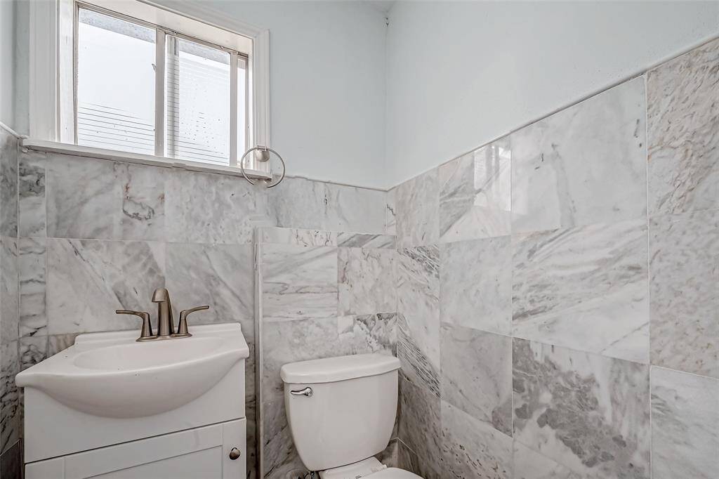 Bonus room with half bathroom