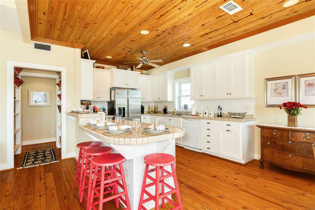 Spacious kitchen with tons or cabinets and large breakfast bar.  Great for entertaining.
