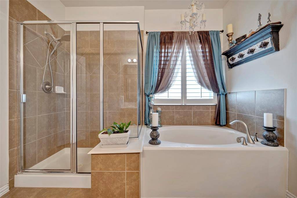 Separate Tub & Shower