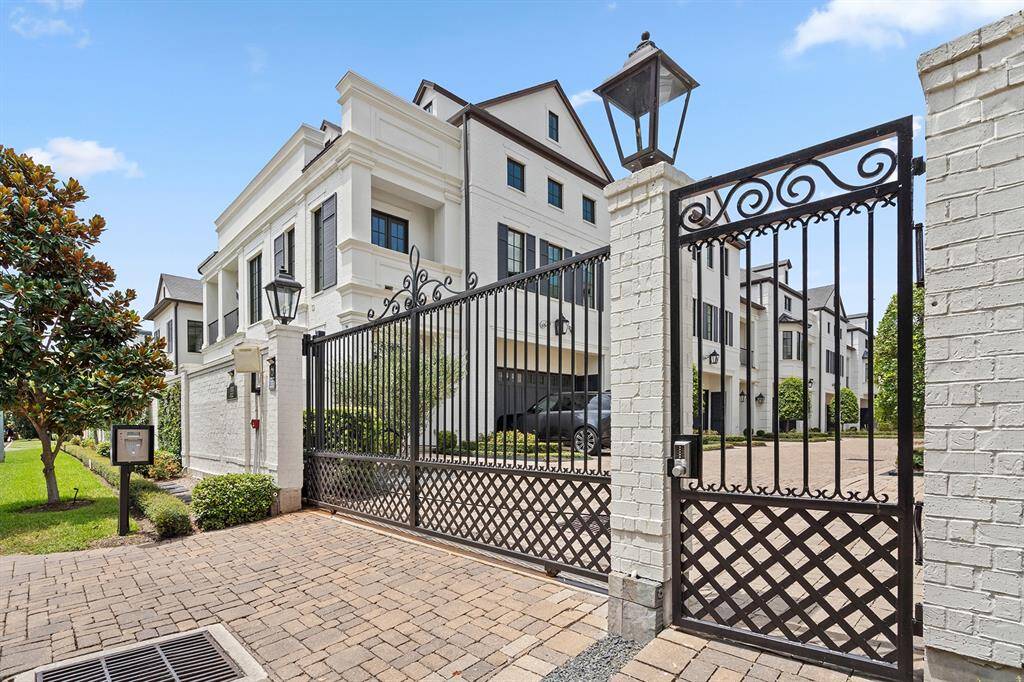 Enter the gates of Imber Place. Tucked in the prestigious Tanglewood neighborhood in a prime location. Offering both luxury living and convenience of low maintenance lock and leave.