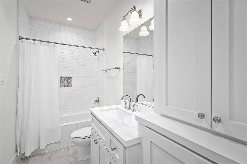 Third floor ensuite bath with tub/shower combo.