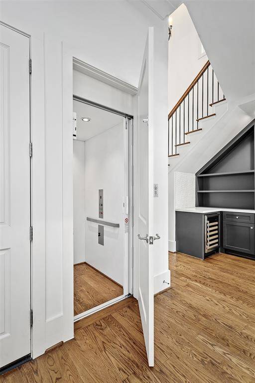 Installed elevator with access to all 3 floors.