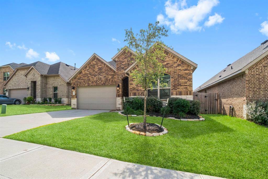 This one-story brick walls enhanced with stone accents, exudes a charming appearance. The combination of brick and stone adds texture and depth, complementing its modern yet timeless aesthetic in the tranquil cul-de-sac setting.