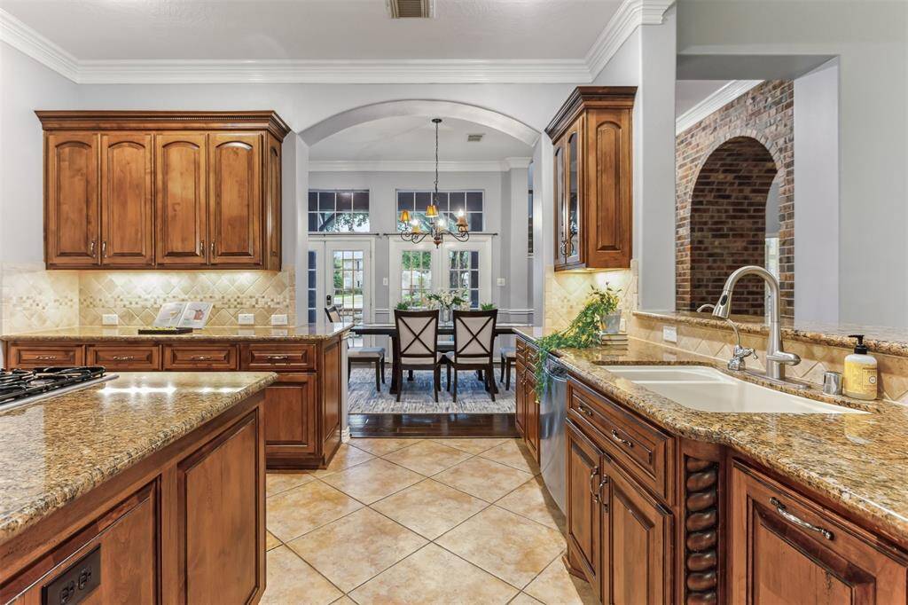 7014 Lake Haven Ct, Sugar Land Tx 77479- Can you see yourself cooking and entertaining here?