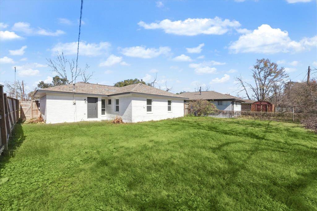 Oversized backyard to accommodate family gatherings, kids play equipment and running space for fur babies.