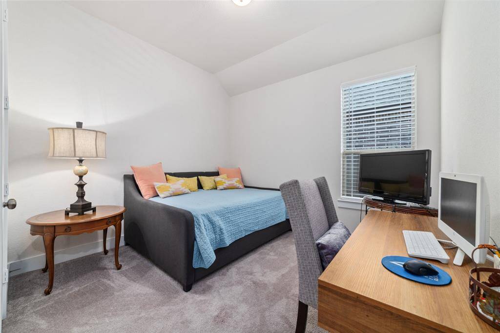 Secondary bedroom