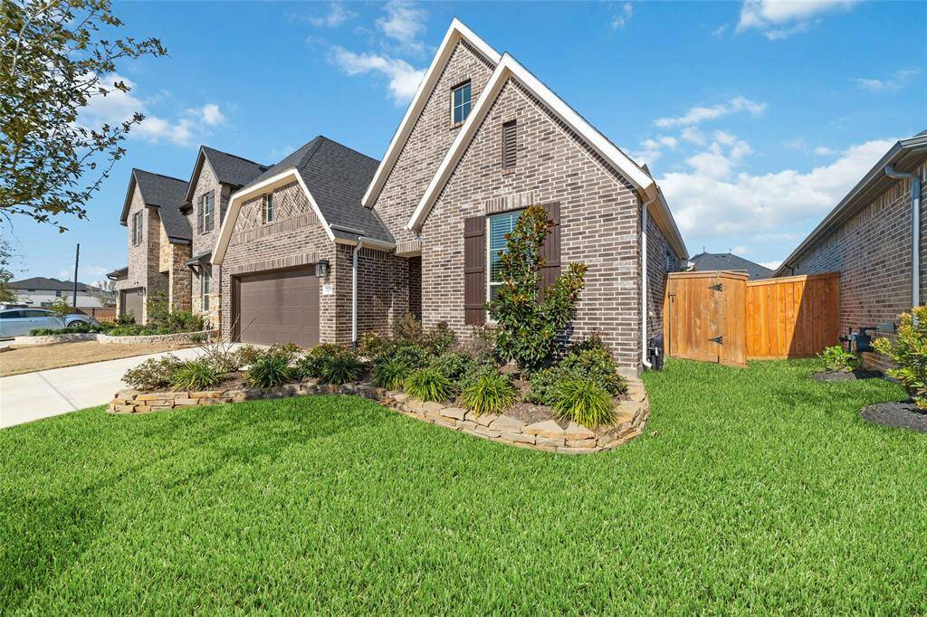 4-sided brick elevation