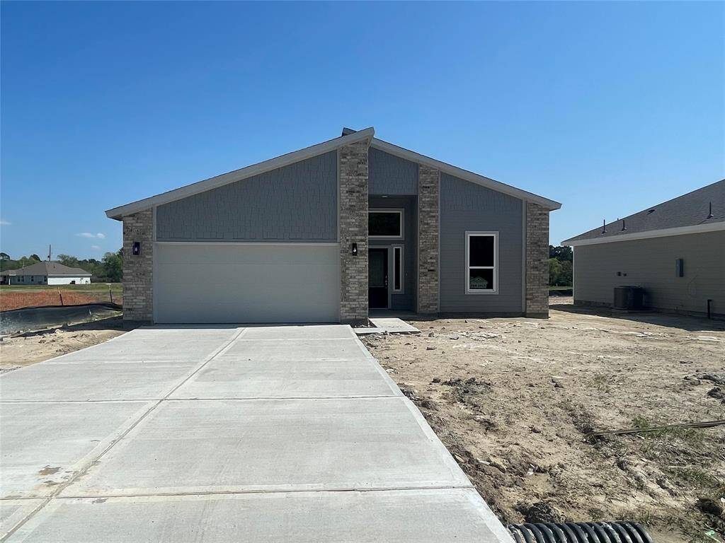 Welcome Home to 8 Greenway Dr!