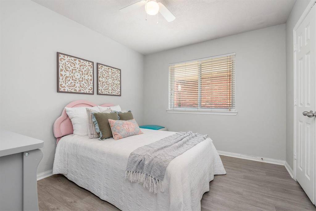 Secondary Bedroom 2: This secondary bedroom offers a relaxing atmosphere with its neutral tones and neutral flooring. The large window provides ample natural light, while a ceiling fan adds extra comfort.