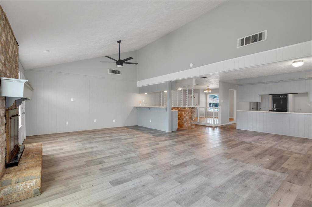 Spacious Family Room for Gatherings
