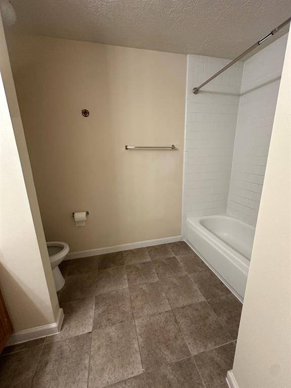 MASTER BATHROOM TUB AND SHOWER