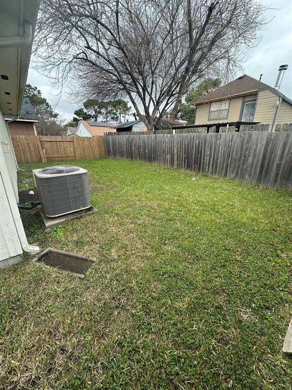 BACKYARD  BACKYARD SIDE VIEW