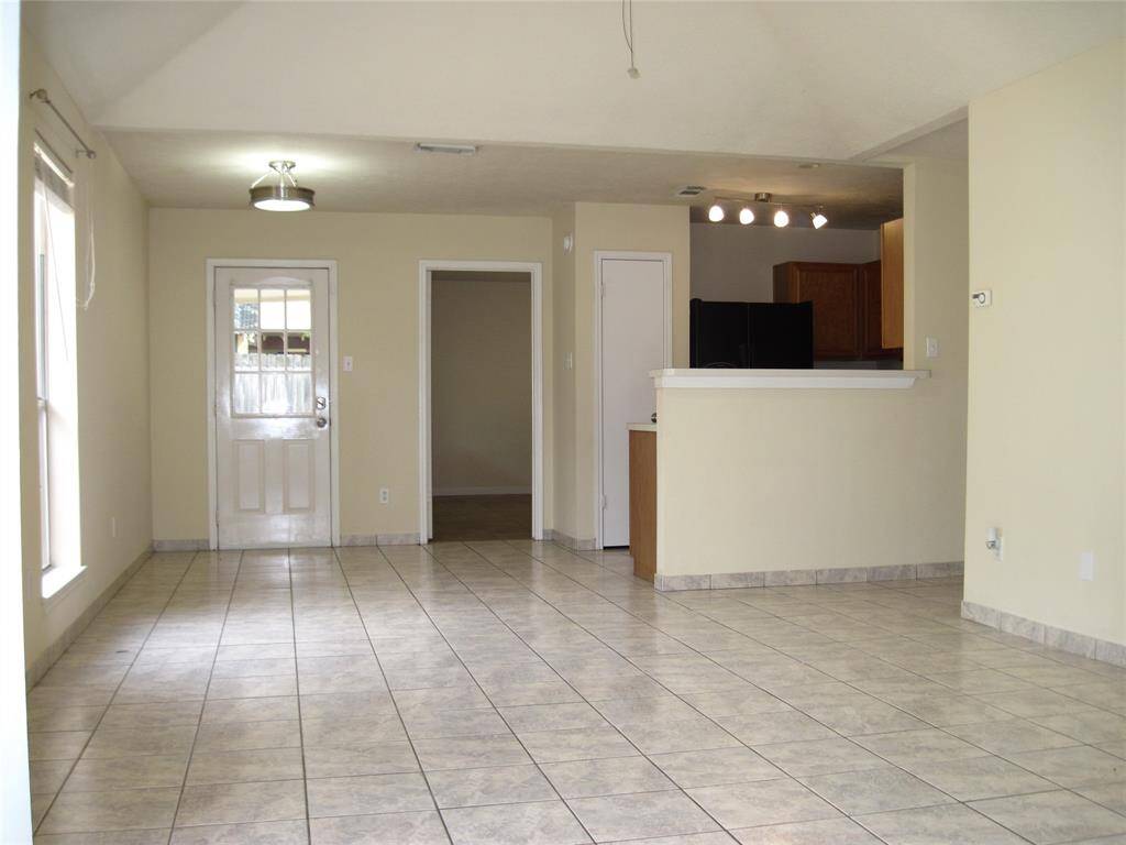 NICE LIVING AND DINING AREA