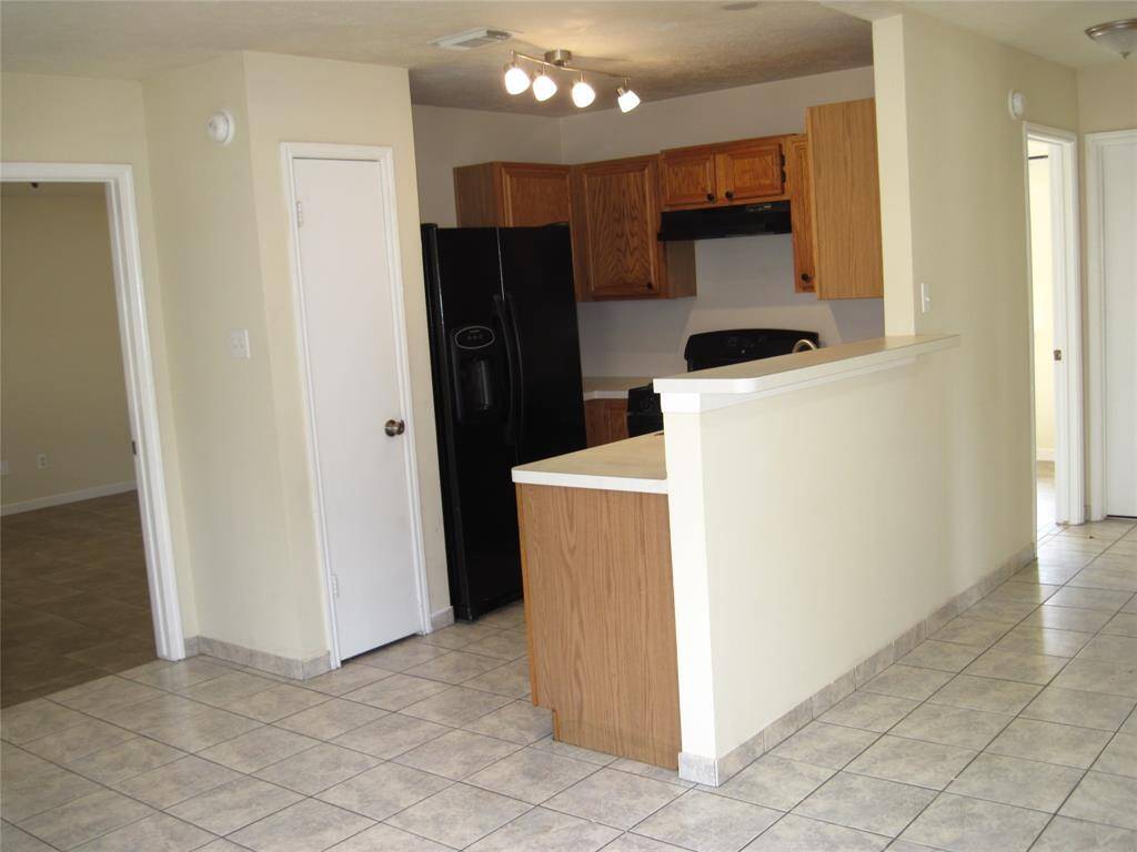 CONVENIENT EQUIPPED KITCHEN