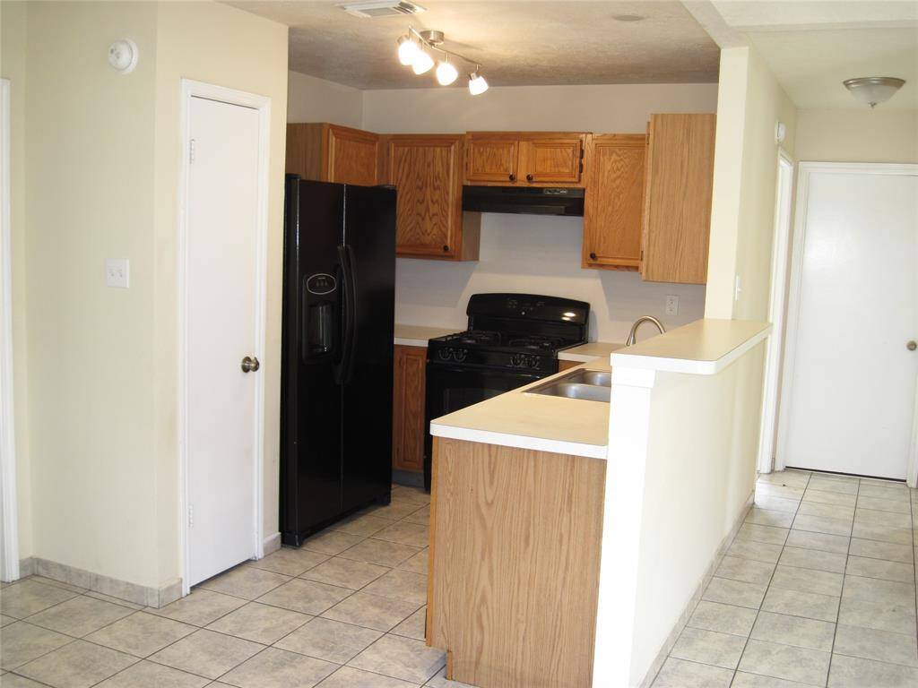 FULL SIZE FRIDGE AND RANGE INCLUDED