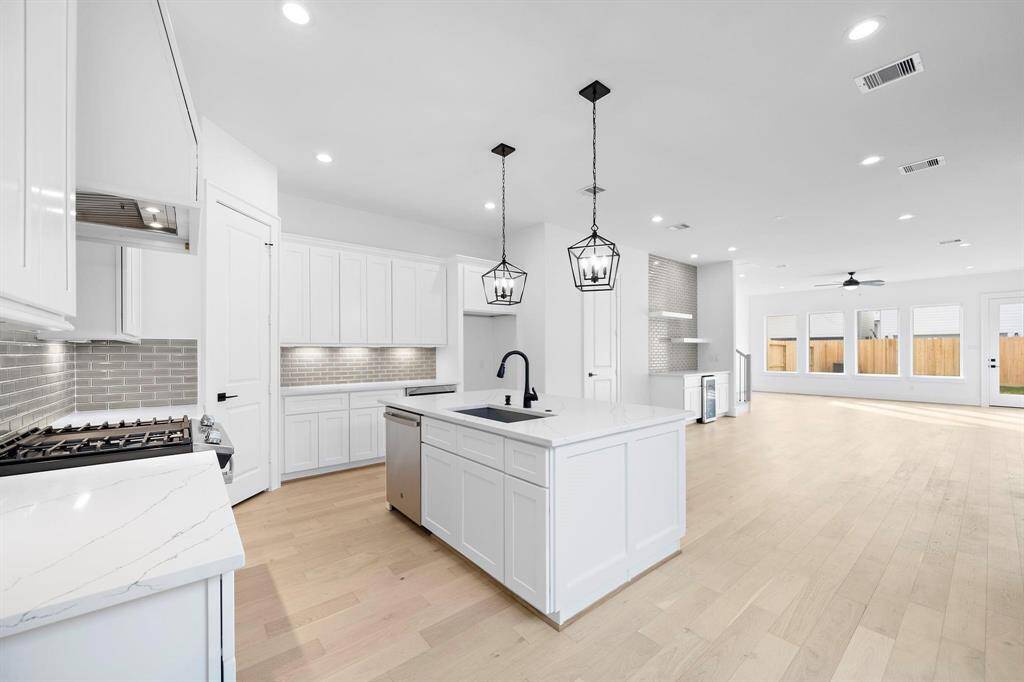 These are photos of a previously built home. Photos are of a house that may show upgraded/alternative finishes.
