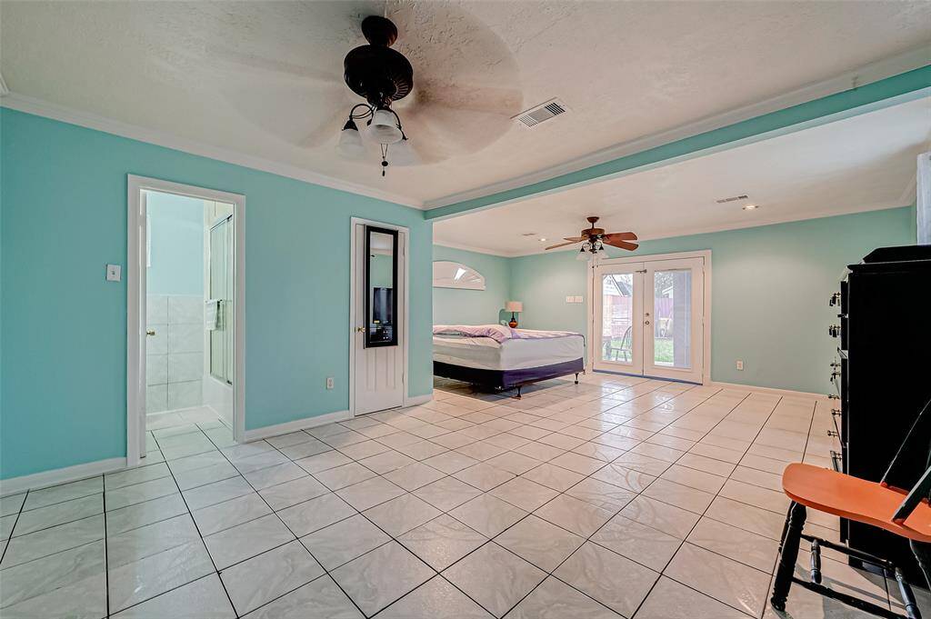 HUGE Primary room has been extended and measures approximately 24 x 18