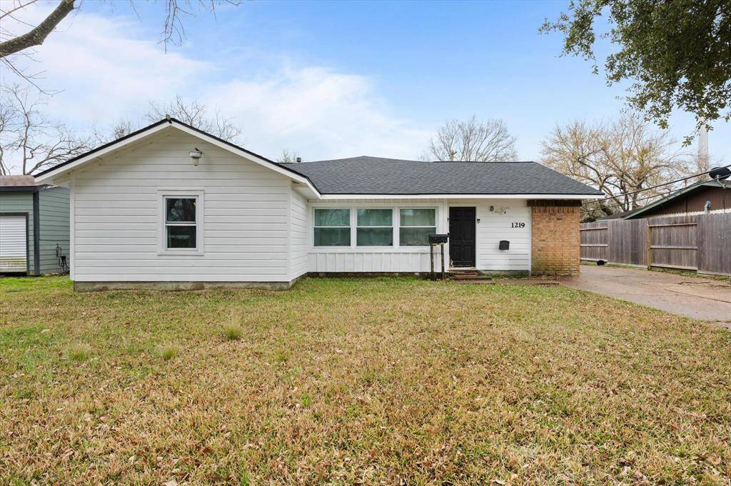 1219 Park Ln