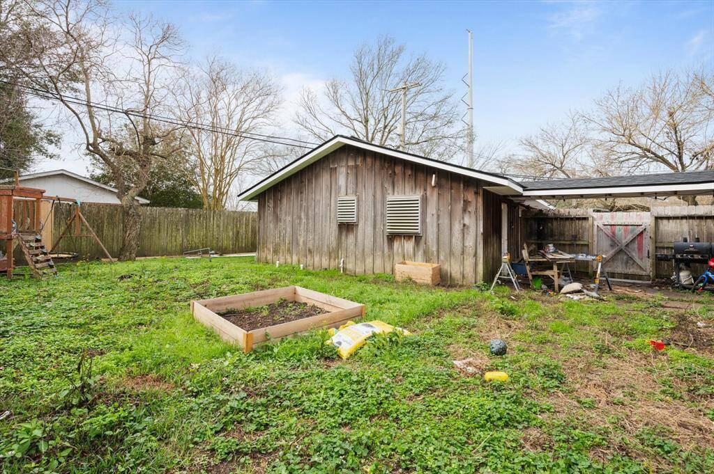 Expansive backyard perfect for hosting gatherings.