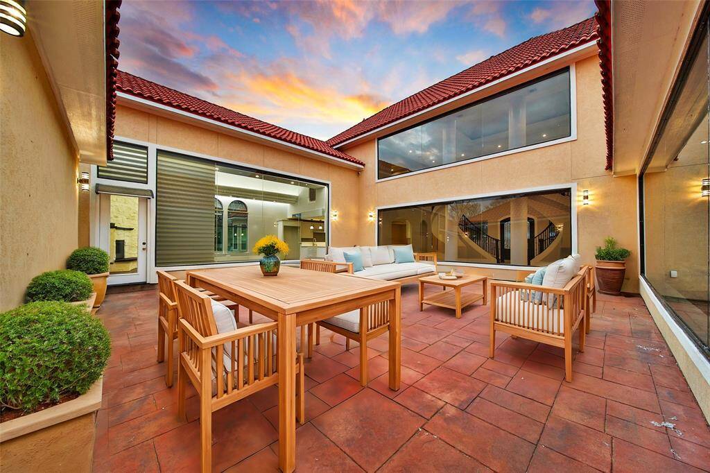 Virtually Staged Courtyard