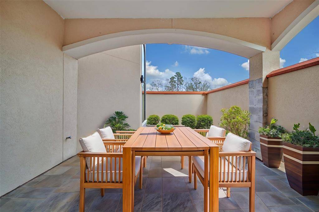 Virtually Staged Private Primary courtyard