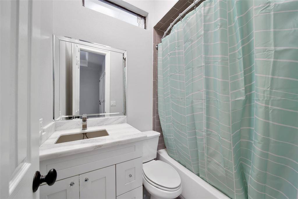 Ensuite Bathroom 5