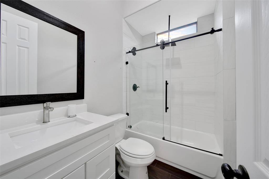 Private Guest House Bathroom