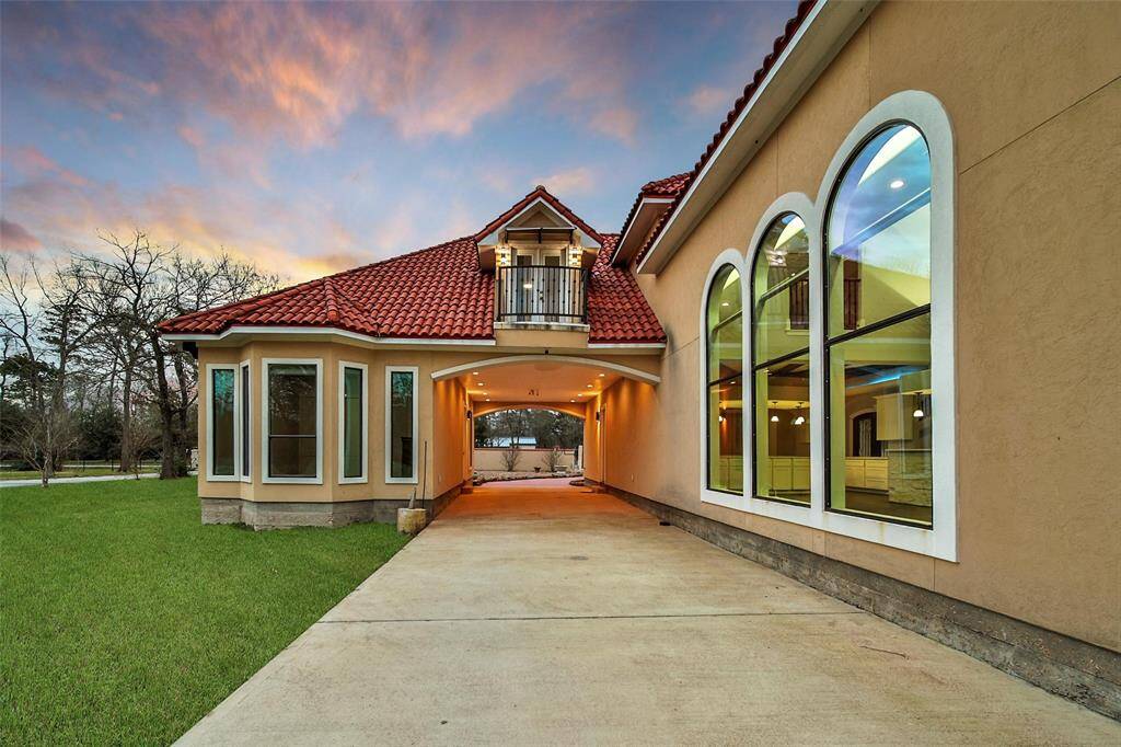 Porte-cochere