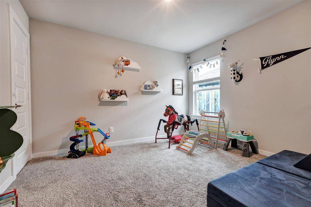 Versatile secondary bedroom, ideal for transforming into a fun and spacious playroom for kids.