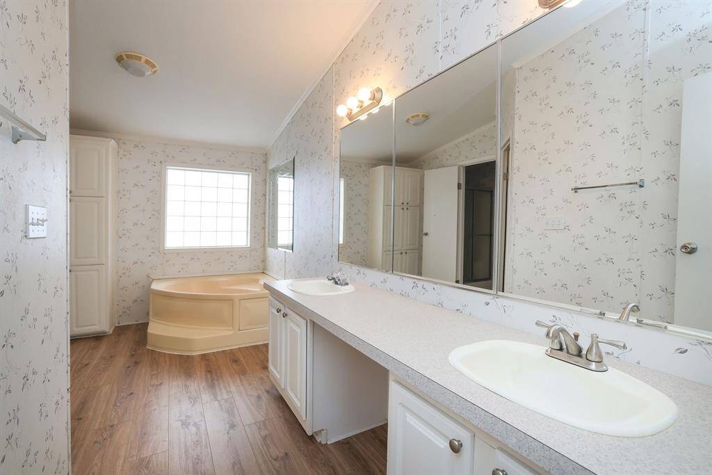 Primary bath with separate shower & tub, double sinks & hollywood lighting.