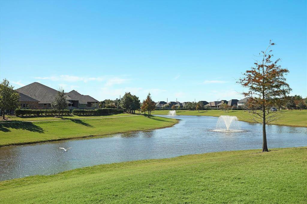Hayden Lakes offers a serene neighborhood with a picturesque pond featuring fountains, surrounded by well-maintained lawns and houses. Ideal for buyers seeking a tranquil, scenic environment.