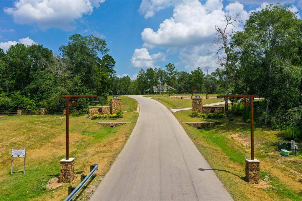 Republic Grand Ranch offers underground utilities, fiber optic internet, no MUD, and low taxes