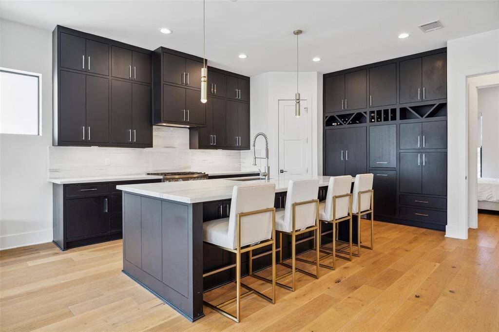 BEAUTIFUL CHEFS KITCHEN OPEN TO THE LIVING AREA