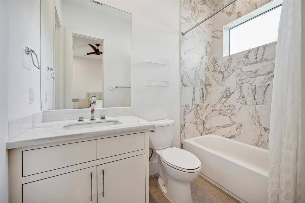 BEDROOM EN SUITE