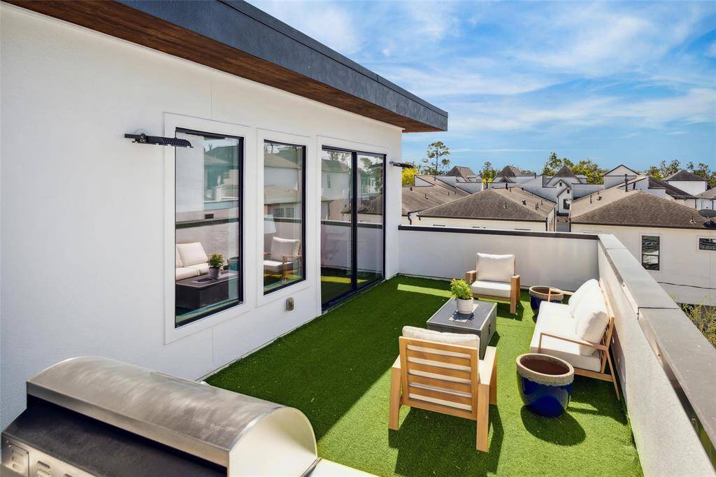 OUTDOOR KITCHEN