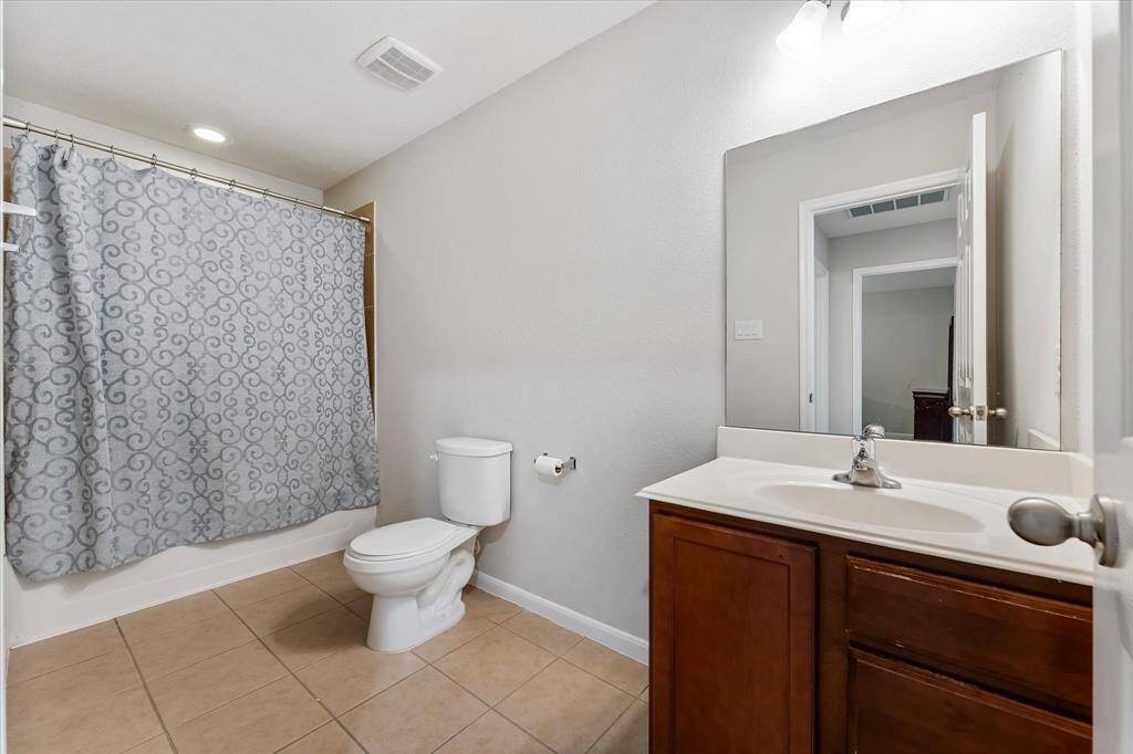 Second full bath with tub/shower combo