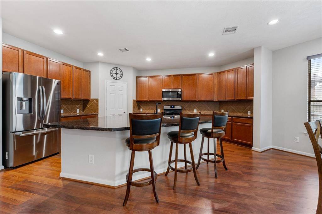 Additional seating around the breakfast bar