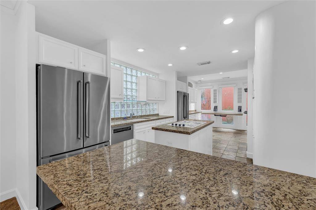 Kitchen with breakfast bar.